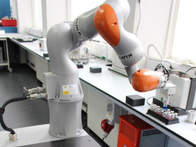 Robot scienziato: L'automa che effettua esperimenti in totale autonomia